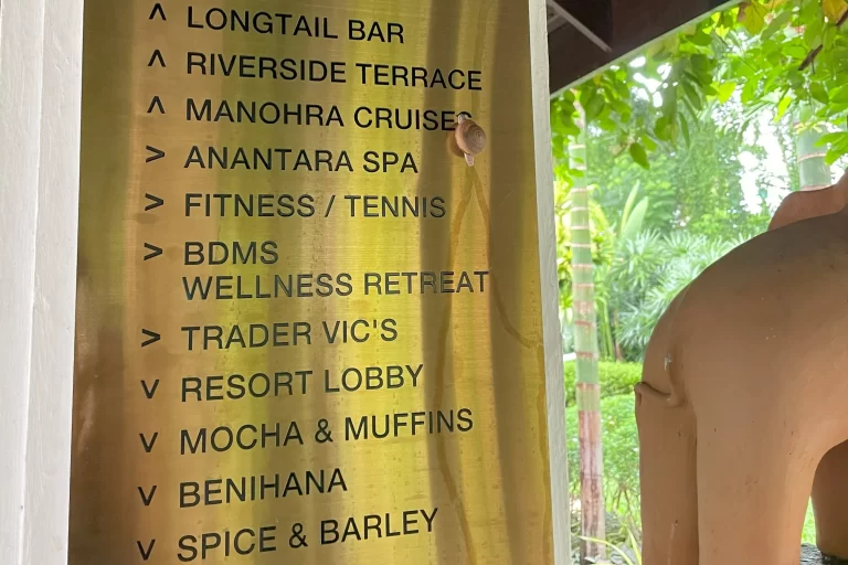 ガーデン内の案内板