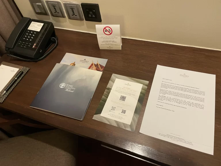 テレビ横の備品