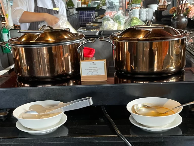 朝食(カオソーイガイ)