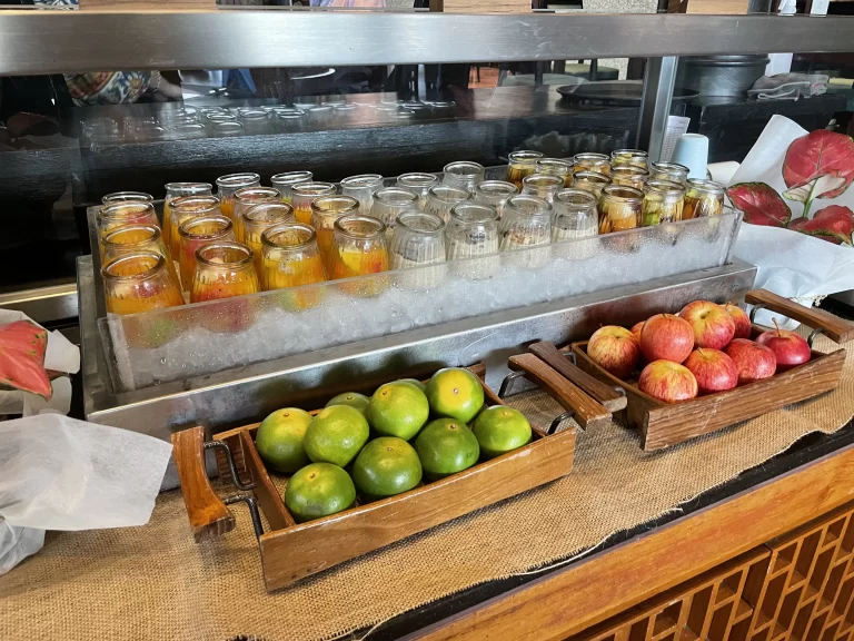 室内のフルーツポンチのようなもの