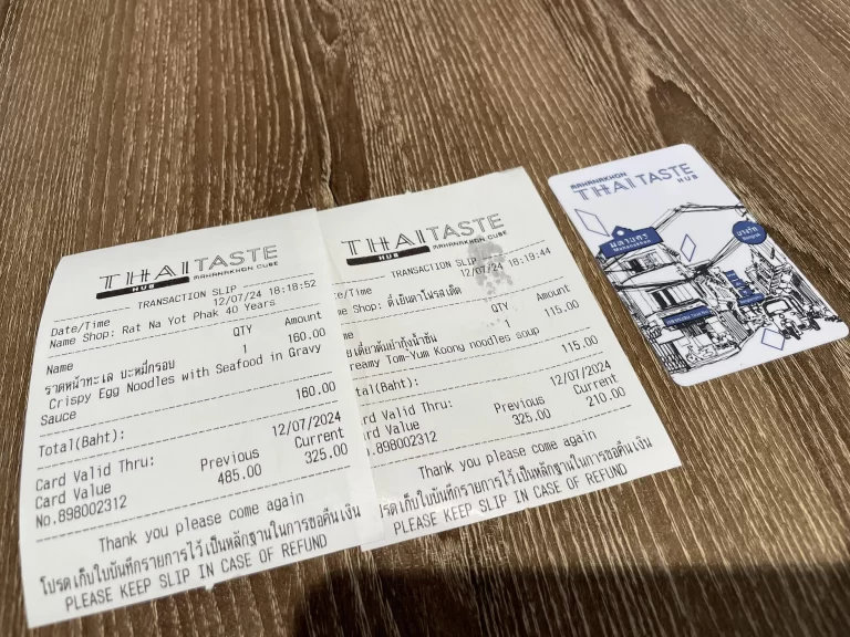 フードコート専用のプリペイドカードとレシート