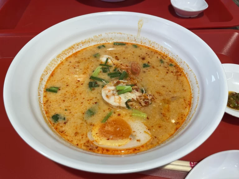 CREAMY TOM-YUM NOODLES SOUP WITH SHRIMP, BOILED EGG