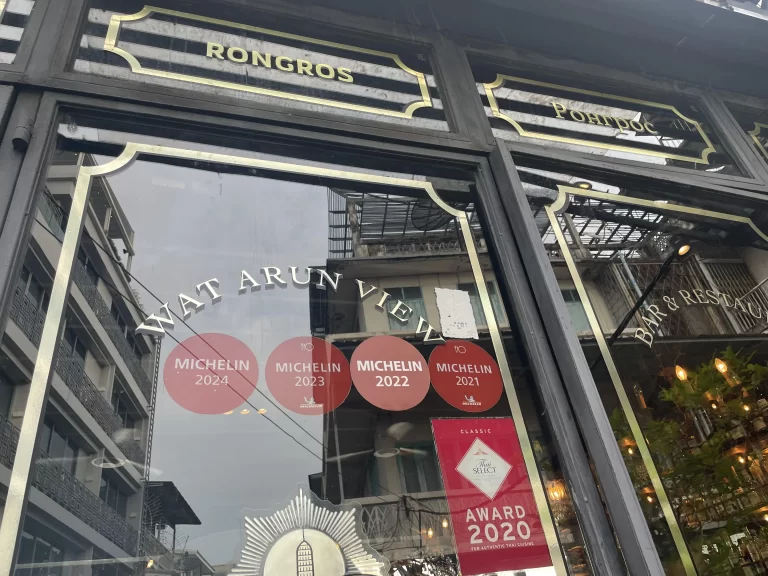 ミシュランガイドのステッカー