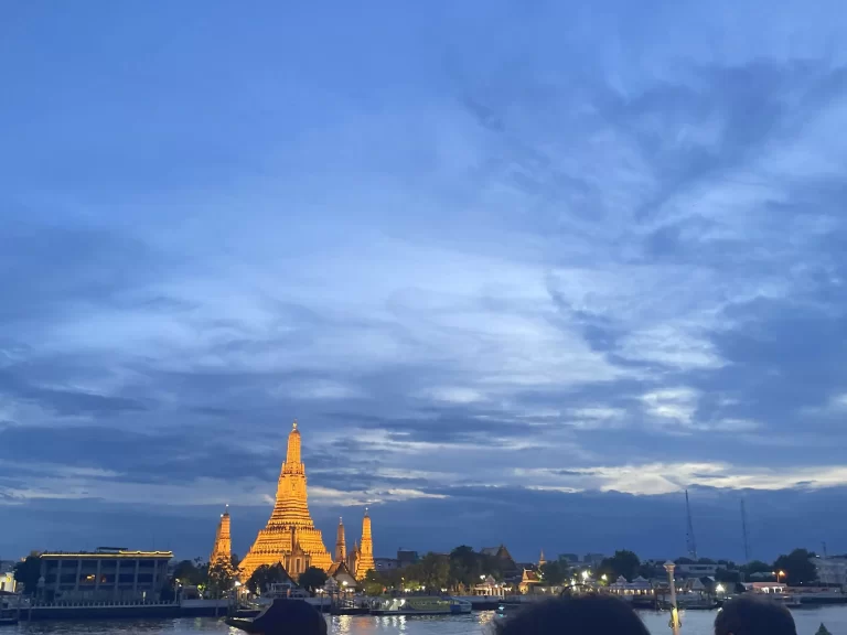 19時頃のワット･アルン