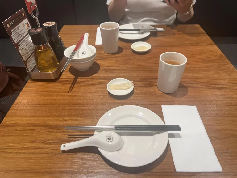 2名掛けのテーブル