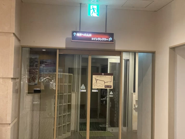 海岸へ出られる出入り口