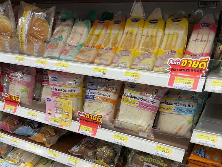 The Quarter Ladprao by UHGのセブン店舗内