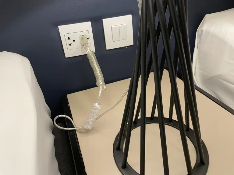 ベッド横コンセント