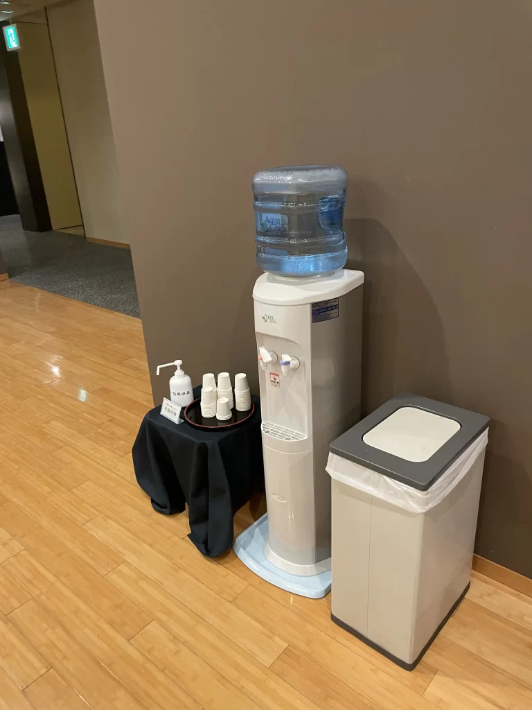 絹の渓谷　碧流