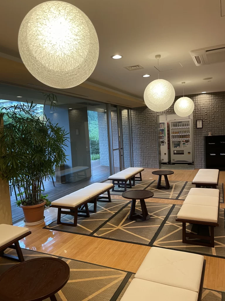 絹の渓谷　碧流