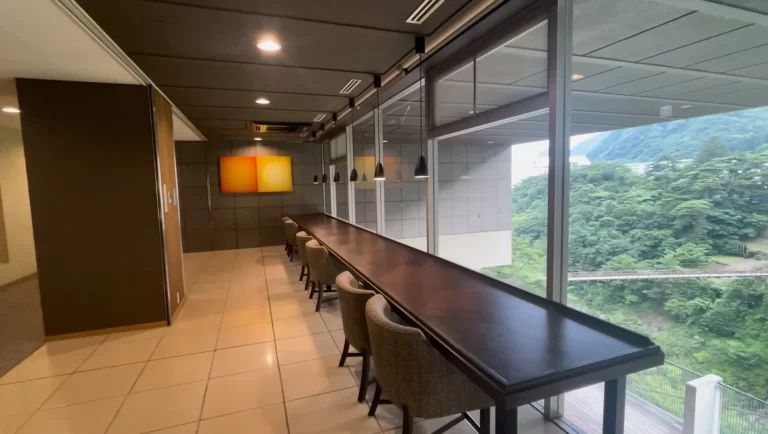 絹の渓谷　碧流　ロビー