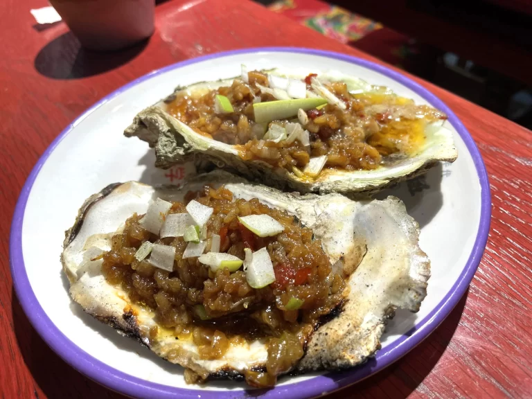 焼き牡蠣ニンニクソースかけ