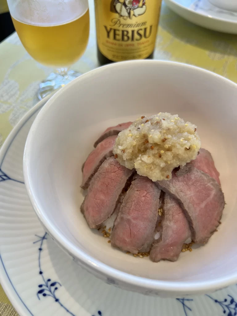 鬼怒川温泉駅前　れすとらん　たしろ　ローストビーフ丼