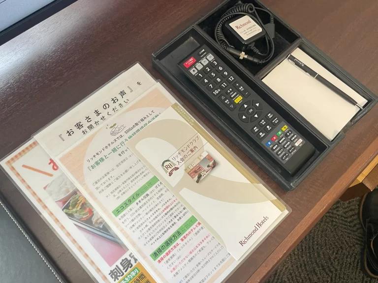 ＴＶリモコンと充電器