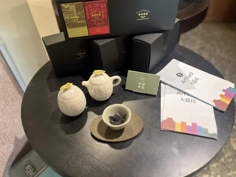 ２階の階段前①