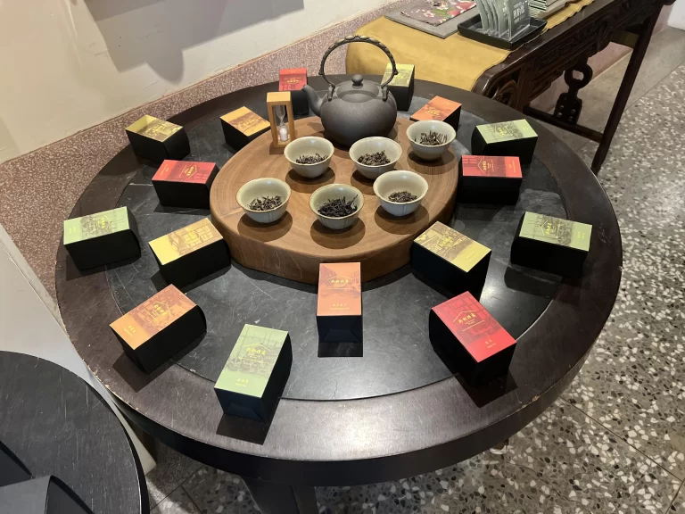 ２階の階段前②