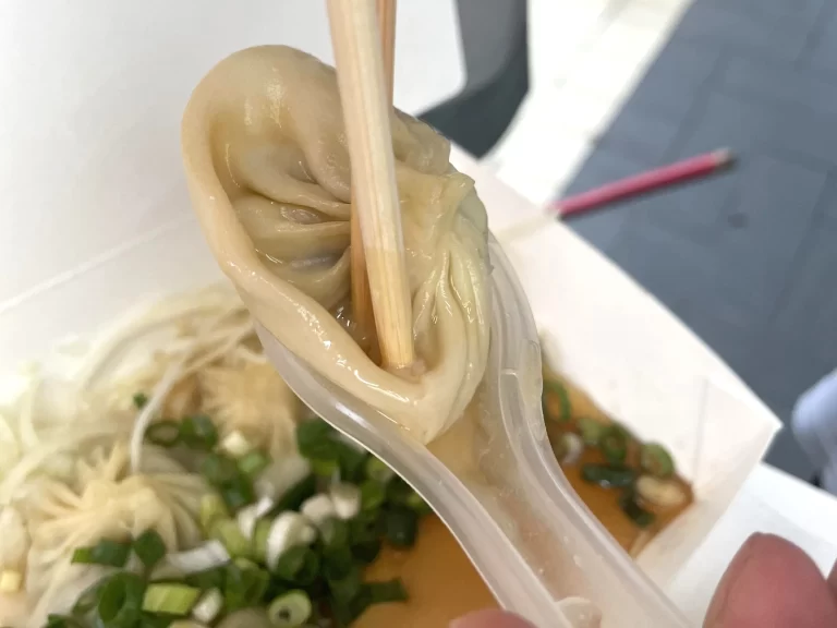 れんげの上の湯包