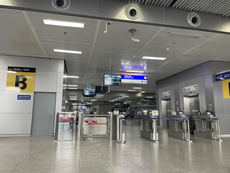 出口専用の改札