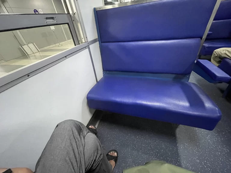 ２等席・扇風機付き座席