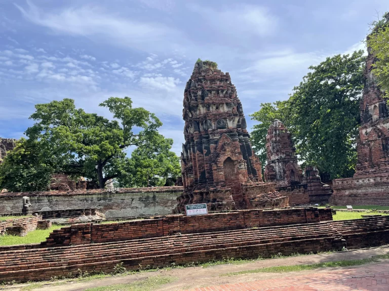 ワット･プラ･マハタート クメール様式の仏塔