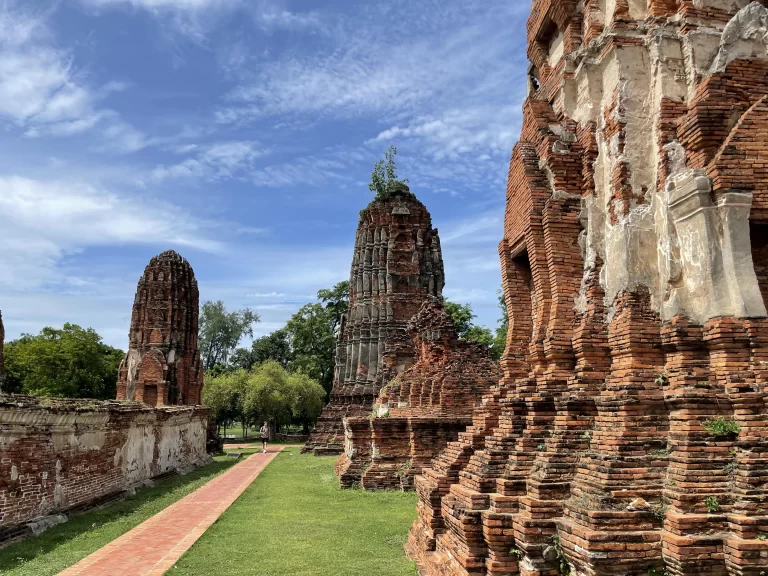 ワット･プラ･マハタート 特徴的な赤茶色のレンガ