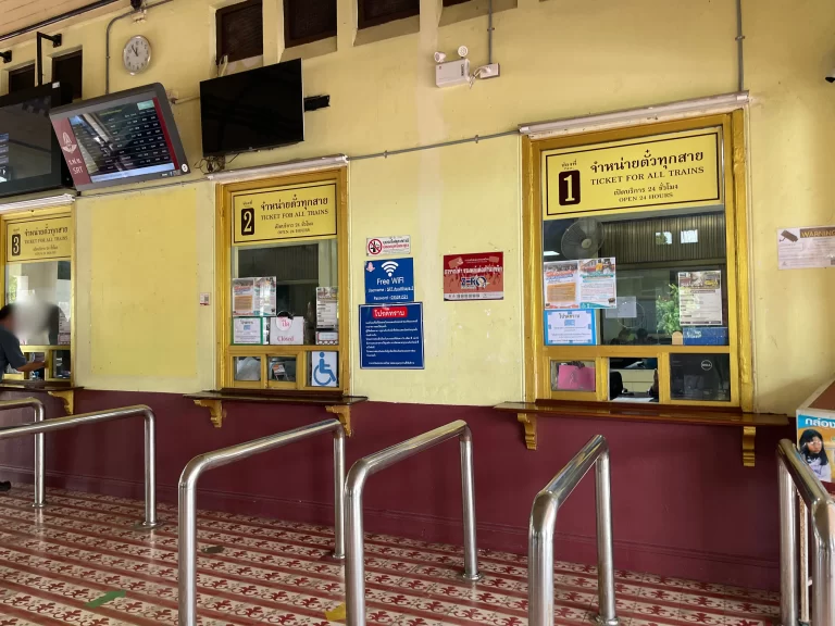 アユタヤ駅チケット売り場２