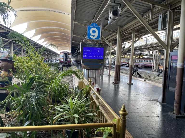 ファランポーン駅ホーム