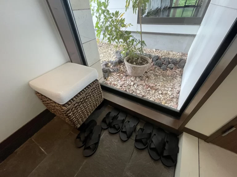 外履きスリッパ