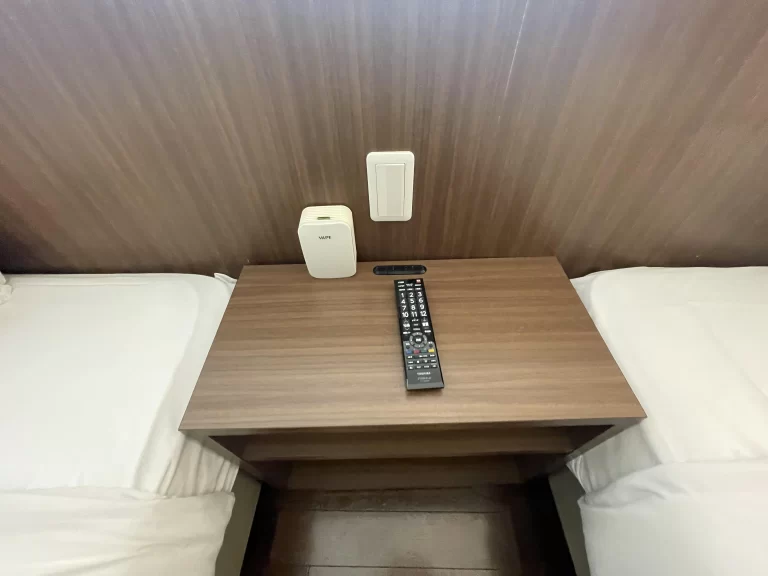 サイドテーブル