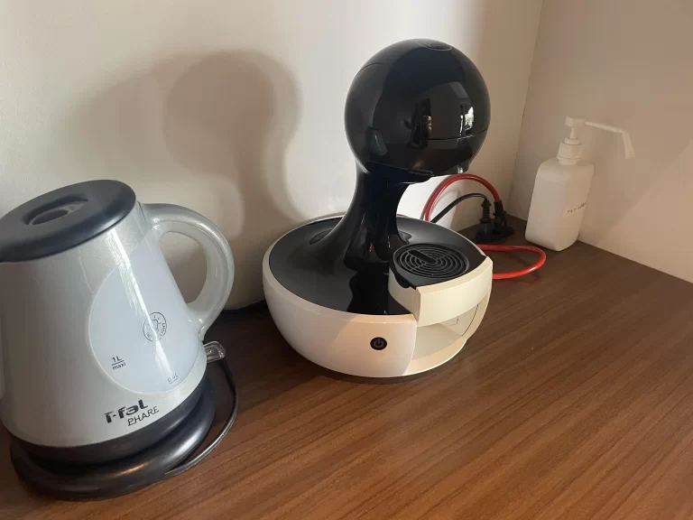 ケトルとコーヒーメーカー