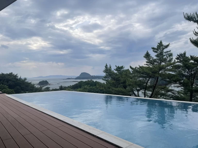 プール①/></p>
<p><img decoding=