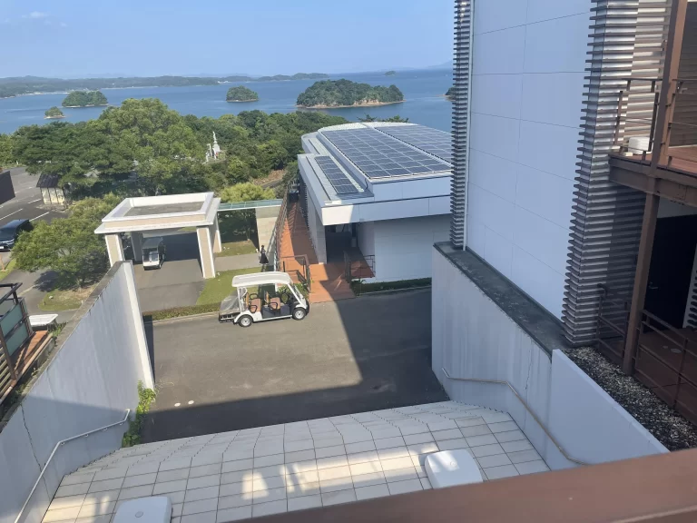 本館から見た母屋