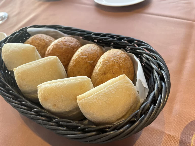 ディナーのパン