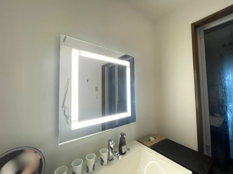 ターンダウン後の洗面所の鏡