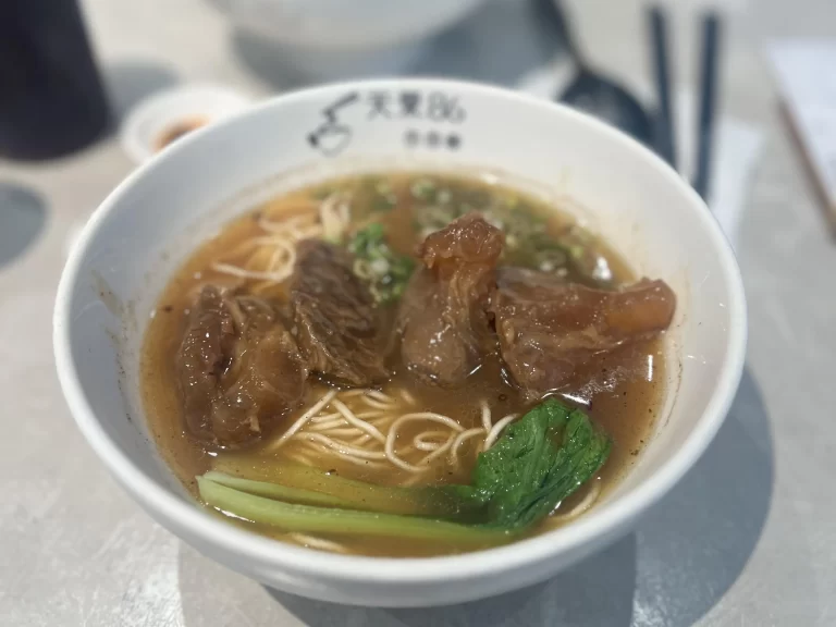 爆筋牛肉麺