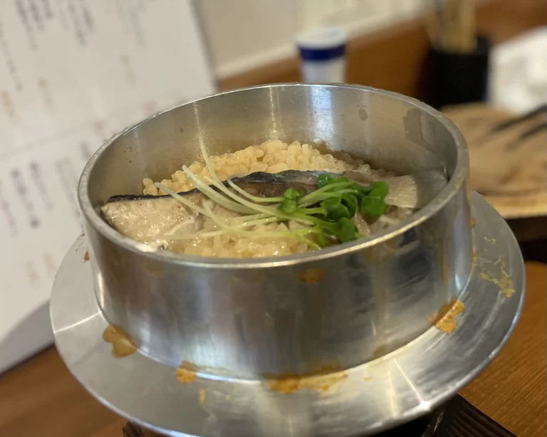 ブリの炊き込み釜飯