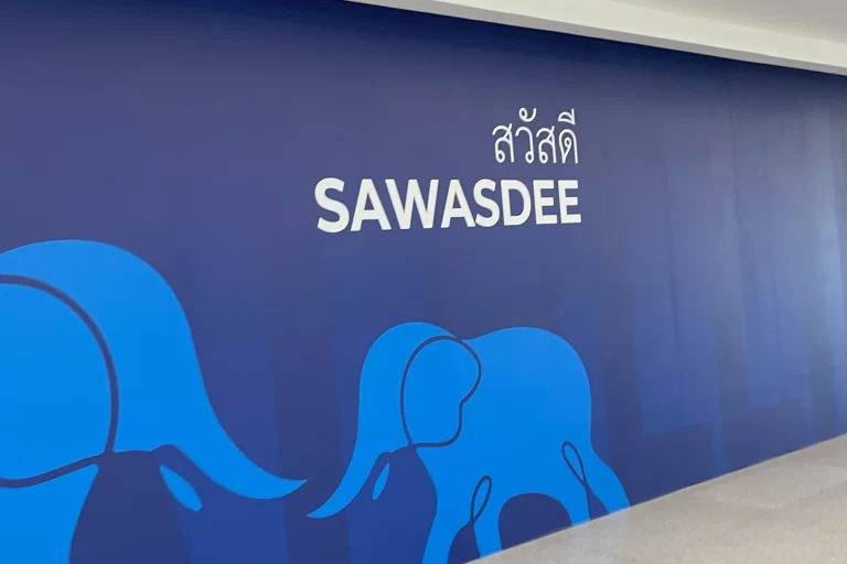 スワンナプーム空港　通路のゾウの壁