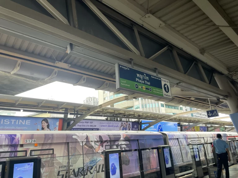BTSのパヤタイ駅のホーム