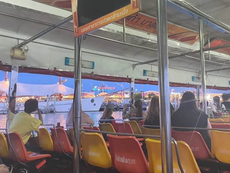 シャトルボートから見えるアジアティーク