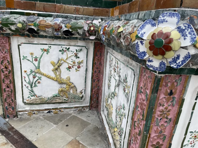 ワット･アルンの大仏塔の装飾①