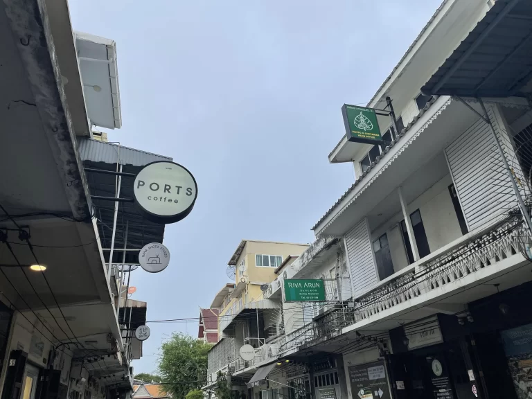 ワット･アルンの名前にちなんだ店名