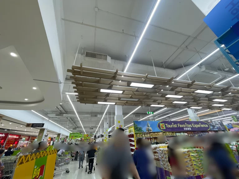 ビッグC ラチャダムリ店内